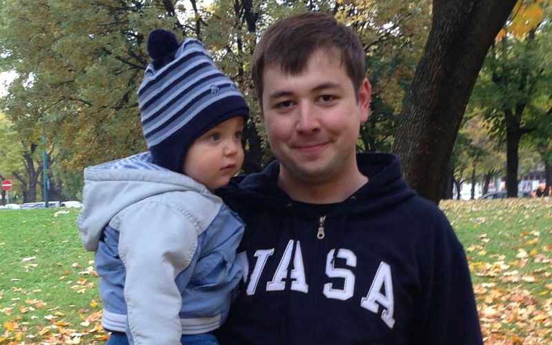 Папа Дмитрий с сыночком Димой (1 год и 5 месяцев)