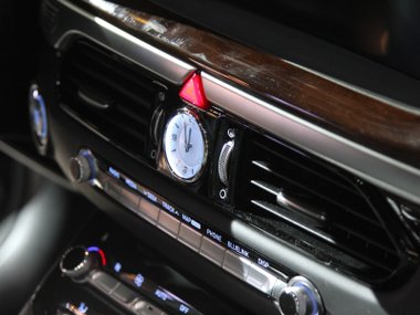 slide image for gallery: 19755 | Hyundai Genesis G90