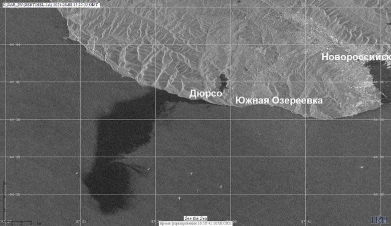 Нефтяной разлив в районе Новороссийска. Радиолокационное изображение получено 8 августа 2021 в 18:20 часов местного времени с помощью спутника Sentinel-1. Фото: iki.cosmos.ru