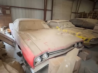 big-barn-opens-up-to-reveal-dusty-muscle-car-stash-rare-gems-included_1.jpeg