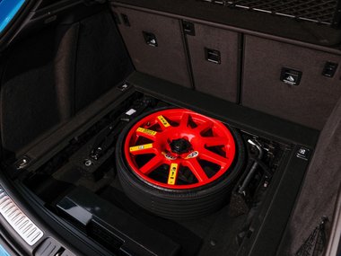 slide image for gallery: 26865 | Porsche Macan багажник