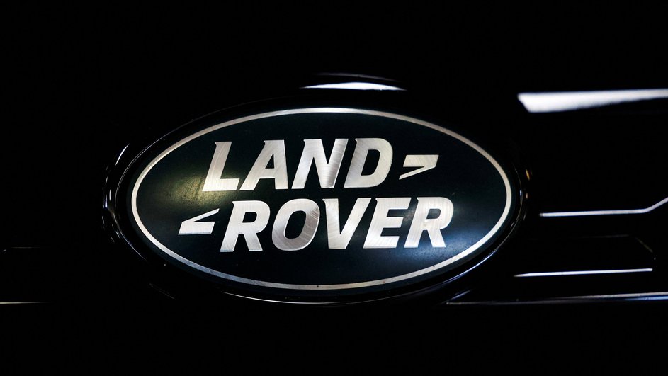 Логотипы в автосалоне в Неймегене Land Rover