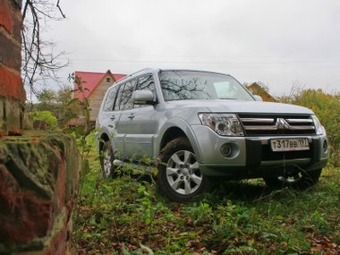 slide image for gallery: 2374 | Mitsubishi Pajero 3.0 V6