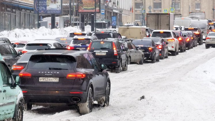 Пробки снег