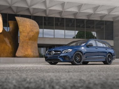 slide image for gallery: 26208 | Mercedes позволит красить машины в цвета конкурентов