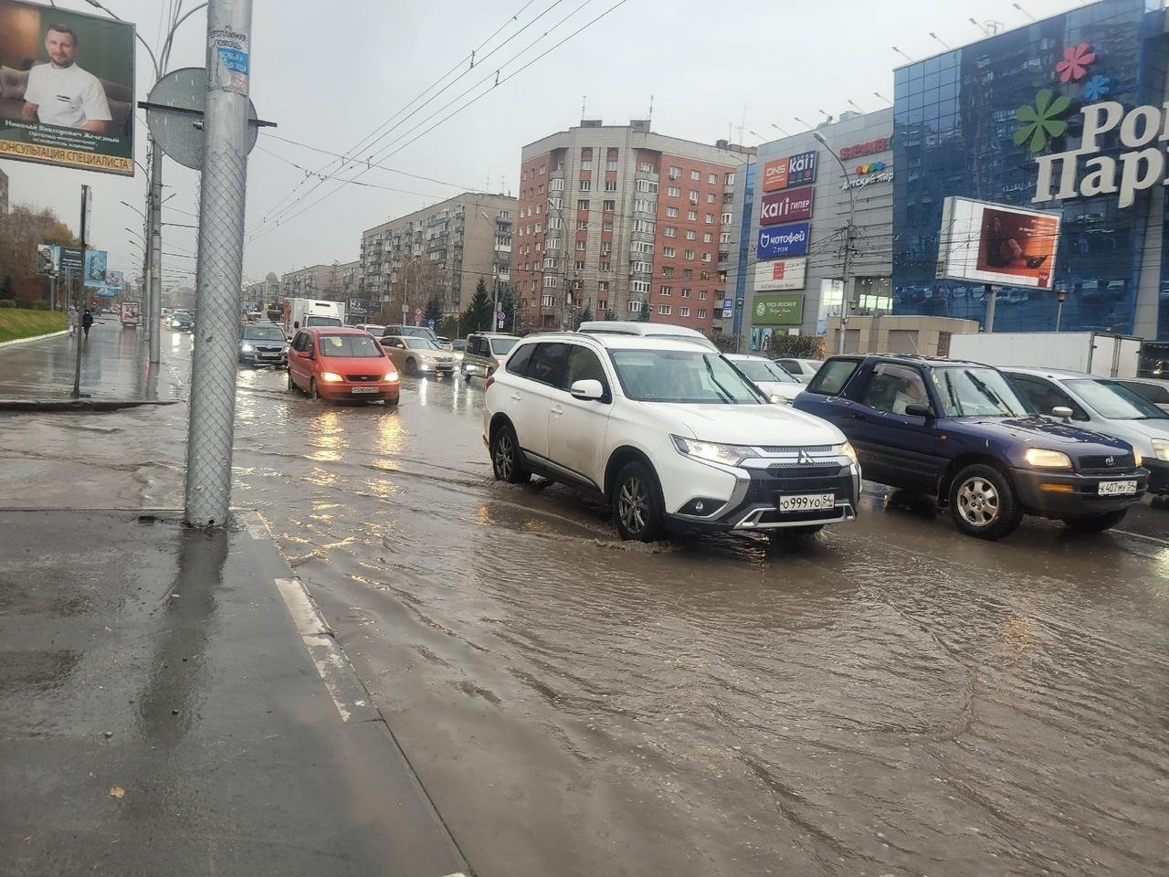 В Новосибирске пробки из-за снегопада впервые оценили в 11 баллов