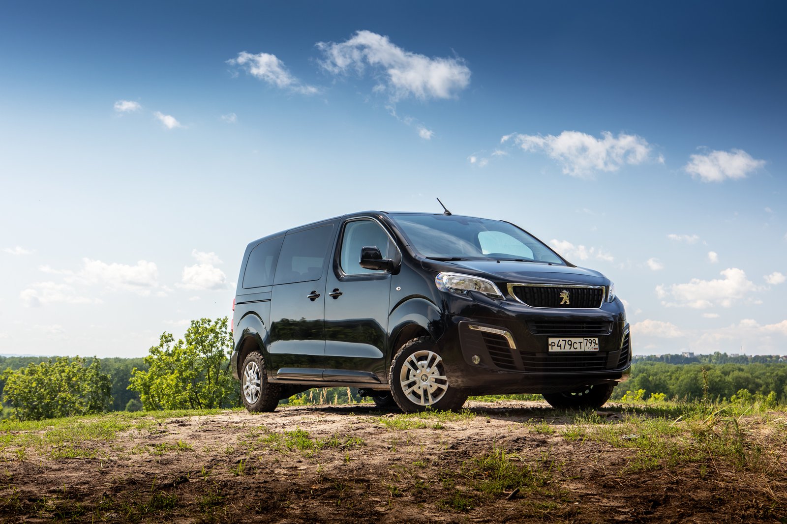 К чему готовиться покупателям б/у Peugeot Traveller