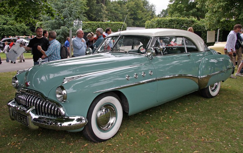 Имя Riviera уже появлялось на предыдущих Buick. Например, на этом хардтопе Roadmaster 1949 года