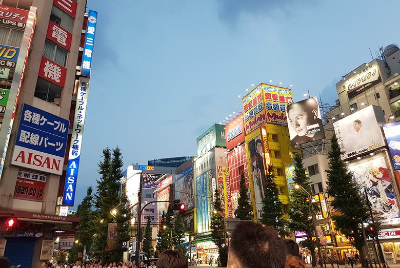 Даже ночью Токио отлично освещен