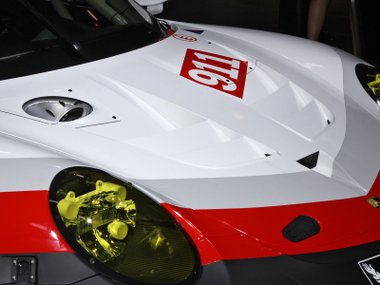 slide image for gallery: 23292 | Porsche 911 RSR