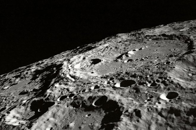 лунная поверхность лунная поверхность