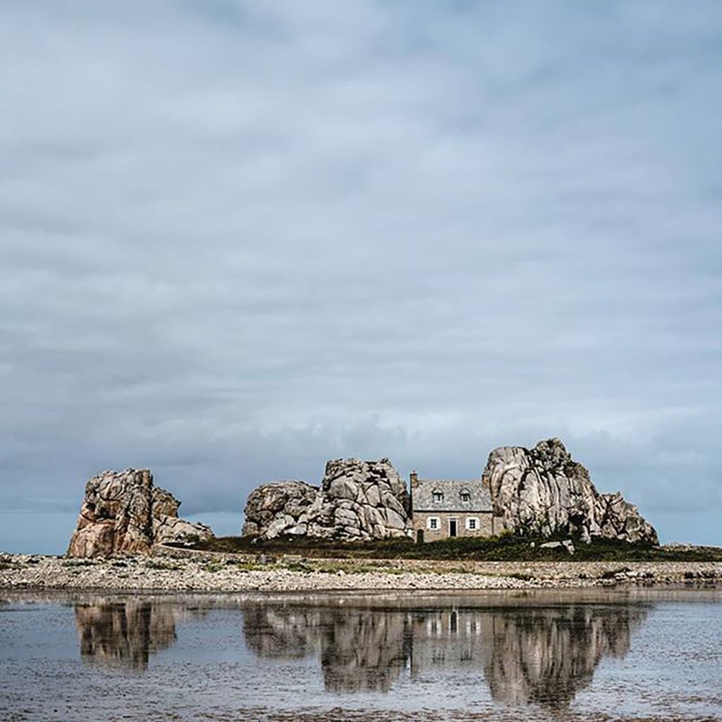 Как выглядит французский замок, зажатый между скал (фото) - Новости Mail.ru