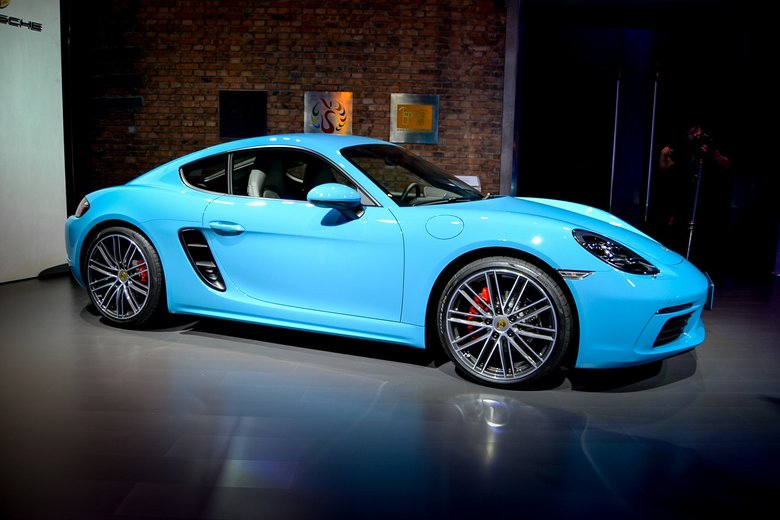 slide image for gallery: 21370 | Porsche 718 Cayman