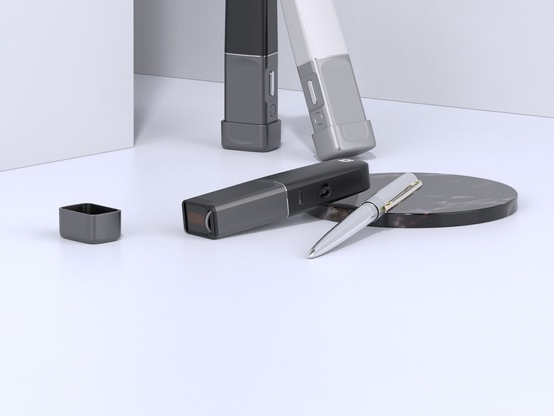 Сравните размеры портативного принтера Selpic P1 с обычной ручкой