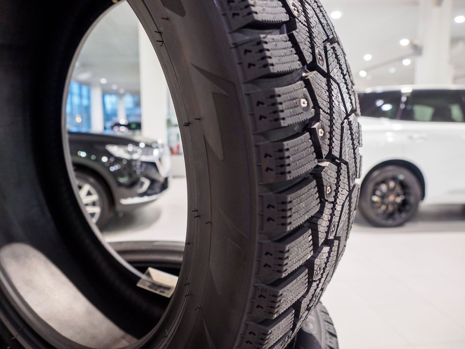 Шипованная резина в обновленном дилерском комплексе автомобильного холдинга MAJOR Шипованная резина в обновленном дилерском комплексе автомобильного холдинга MAJOR