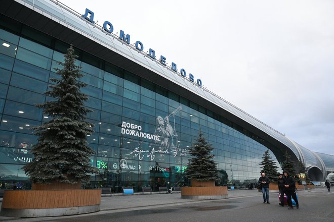 Здание терминала аэропорта Домодедово. Арбитражный суд Московской области по заявлению Генпрокуратуры ввел внешнее управление в отношении аэропорта Домодедово. Аэропорт перешел под полное управление Росавиации.