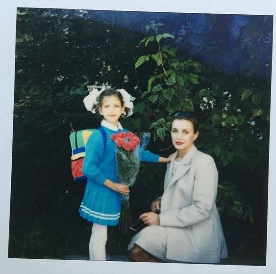 Маленькая Аня с мамой. Актриса недавно поделилась этим фото в Instagram Маленькая Аня с мамой. Актриса недавно поделилась этим фото в Instagram