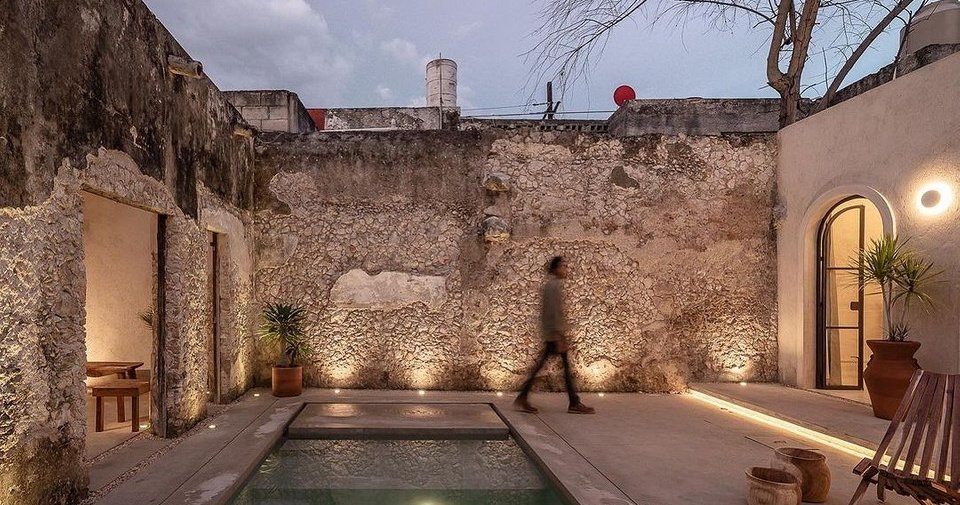 Архитекторы превратили мексиканский дом 19-го века в современное жилье