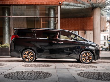 slide image for gallery: 26719 | Toyota Alphard