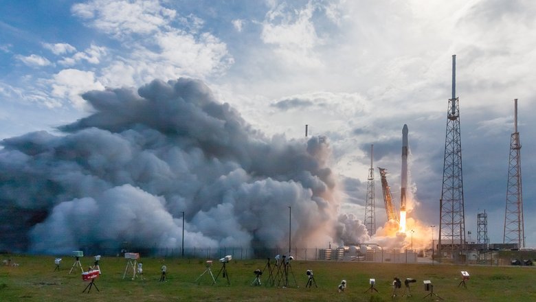 Взлет ракеты Falcon 9, на которой участники экспедиции полетят на МКС. Фото: Unsplash