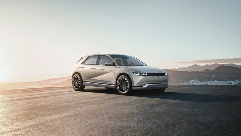 slide image for gallery: 27492 | Ioniq 5