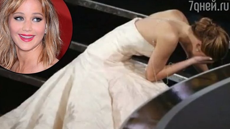 Дженнифер Лоуренс во время получения «Оскара»
