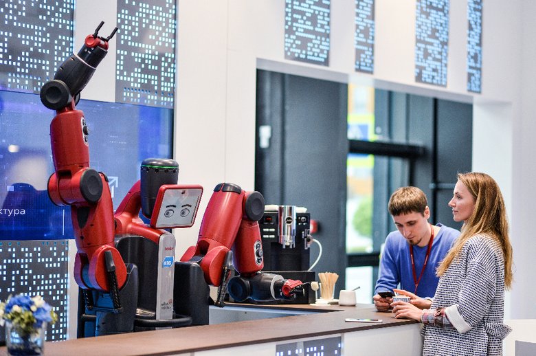 Стенд ВЭБа - Робот Baxter (разработчик - компания Rethink Robotics). (с) РИА Новости