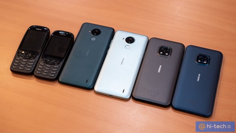 Слева направо (попарно): Nokia 6310, Nokia C30, Nokia XR20