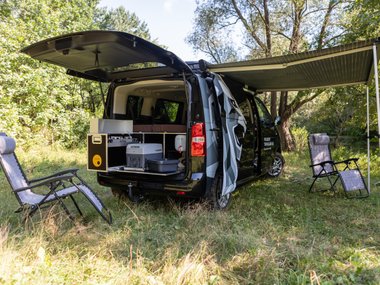 slide image for gallery: 28453 | Peugeot Traveller