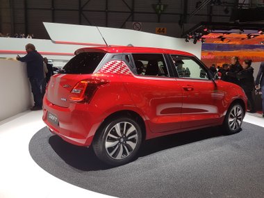 slide image for gallery: 23387 | Suzuki Swift