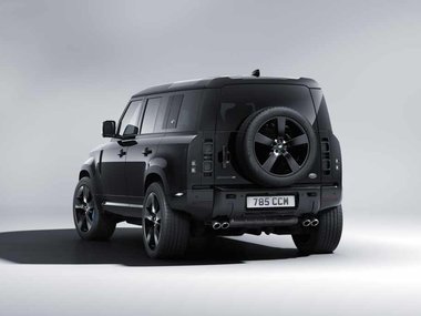 slide image for gallery: 28496 | Land Rover Defender V8 Bond Edition