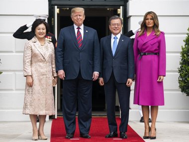 Slide image for gallery: 10333 | Мелания и Дональд Трамп с президентом Кореи и его женой