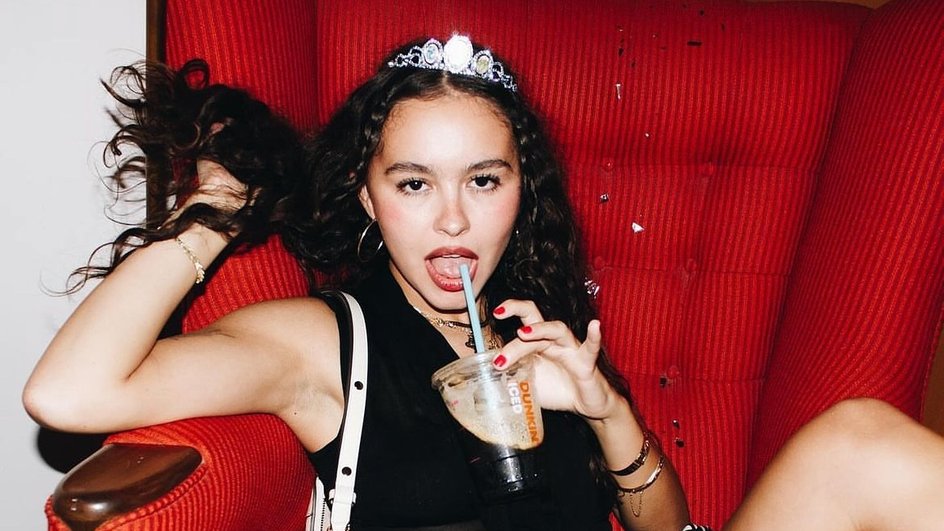 Prom Queen Core, королева выпускного бала, выпускной 2025, девушка в диадеме Prom Queen Core, королева выпускного бала, выпускной 2025, девушка в диадеме