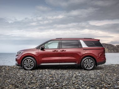 slide image for gallery: 27689 | Kia Carnival