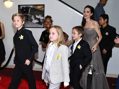 Slide image for gallery: 7626 | Анджелина Джоли с детьми