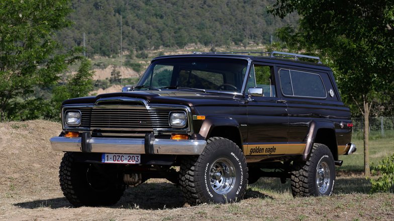 slide image for gallery: 22004 | Jeep Cherokee Golden Eagle