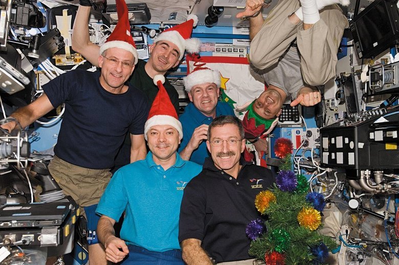 Так на МКС праздновали Новый год в 2011 году. Фото: NASA