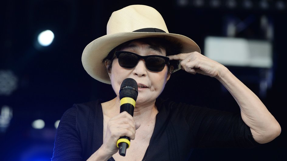 Йоко Оно на фестивале Glastonbury Йоко Оно на фестивале Glastonbury