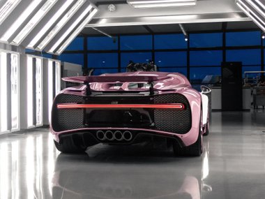slide image for gallery: 27440 | Британец подарил супруге Bugatti на День святого Валентина