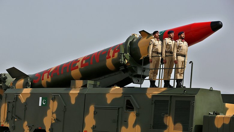 Пакистанская баллистическая ракета средней дальности Shaheen, которая может оснащаться как обычной, так и ядерной боеголовкой