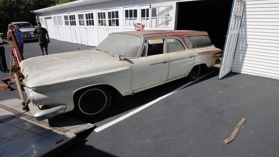 Plymouth Sport Suburban 1961 года