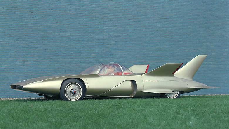 Firebird III самый футуристичный в проекте и при этом единственный, оказавший прямое влияние на дизайн серийных «джиэмовских» машин. Как и его предшественники, Firebird III был полностью работоспособным прототипом