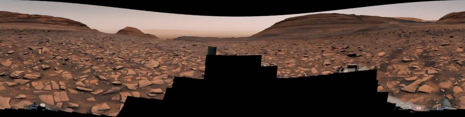 Ровер запечатлел эту панораму с помощью своей камеры Mastcam, направляясь на запад от канала Гедиз Валлис.