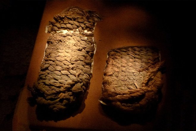 Плетеные сандали из пещеры Форт Рок возрастом 10 400 лет