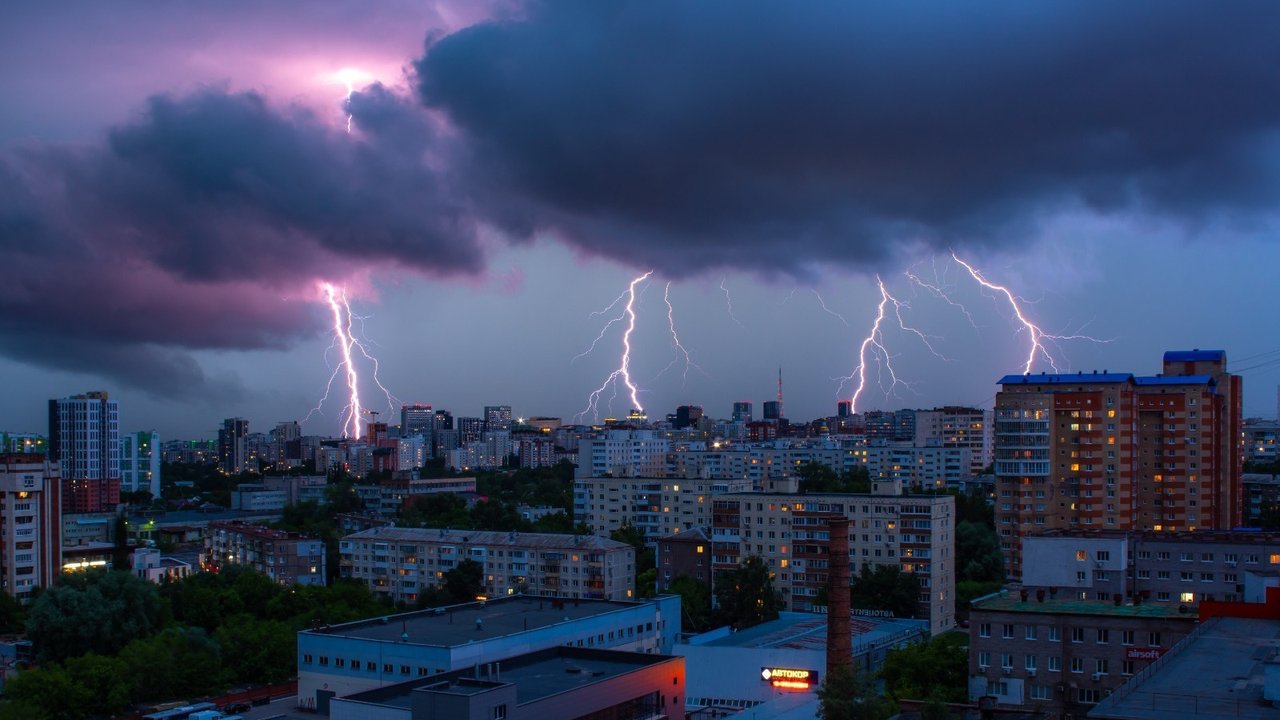 В МЧС по Башкирии напомнили о правилах безопасности во время грозы -  Новости Mail.ru