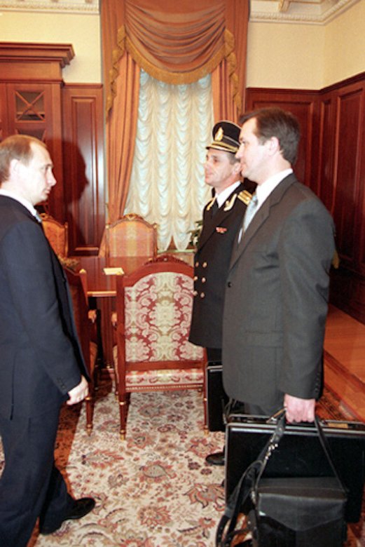 Офицеры специальных служб и «ядерный чемоданчик» Владимира Путина. Фото: Wikimedia / Kremlin.ru / CC BY 4.0