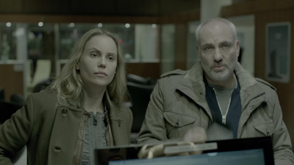 София Хелин и Ким Бодния в сериале «Мост» София Хелин и Ким Бодния в сериале «Мост»