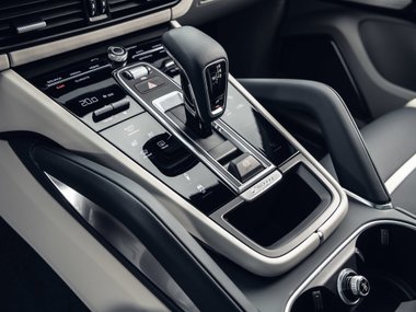 slide image for gallery: 25970 | Porsche Cayenne Coupe