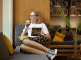 Девушка в очках с книгой Девушка в очках с книгой