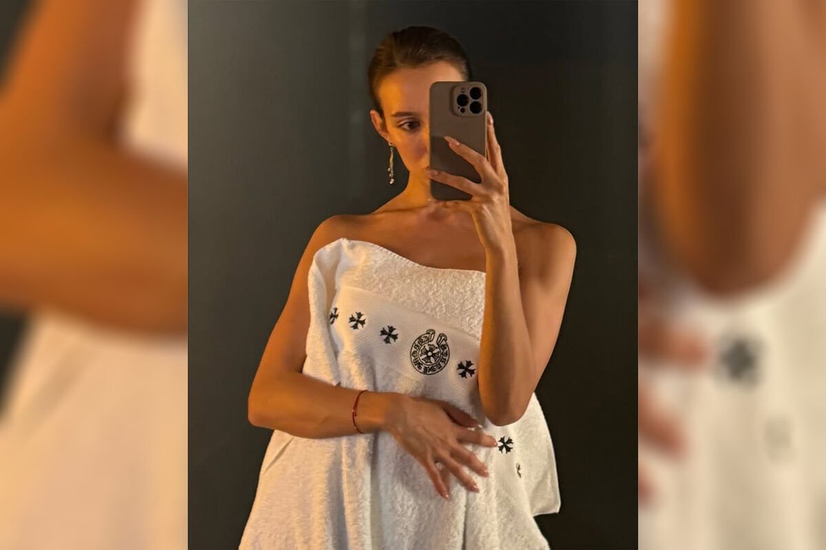 Девушка Тимати без макияжа снялась в одном полотенце Девушка Тимати без макияжа снялась в одном полотенце